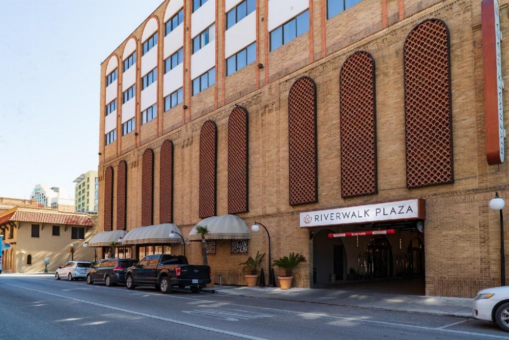 Riverwalk Plaza Hotel And Suites Image 21