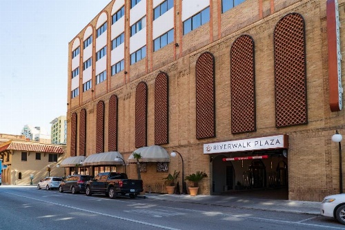 Riverwalk Plaza Hotel And Suites image 21