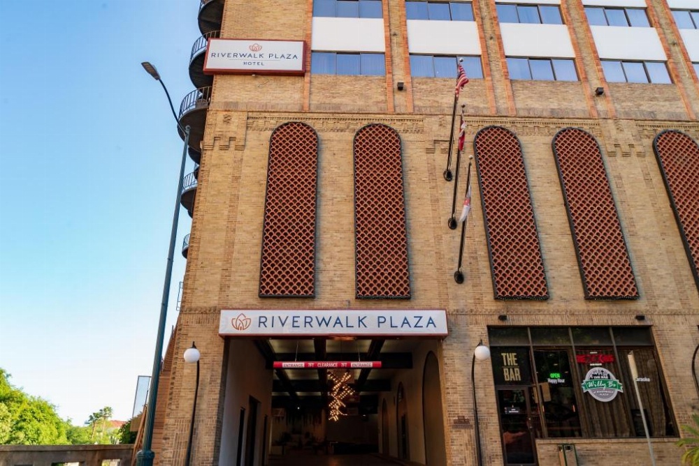 Riverwalk Plaza Hotel And Suites Main image